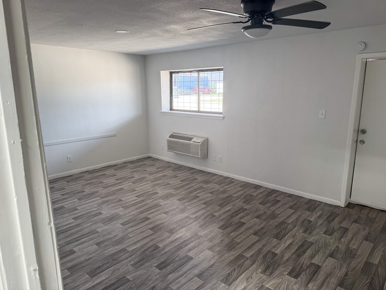 More Photos Of 255 Interstate Dr, Buda Warehouse For Sale