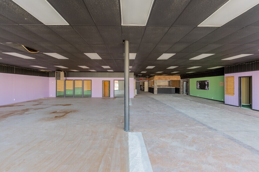 More Photos Of 221 N Cleveland Ave, Cushing Department Store For Sale