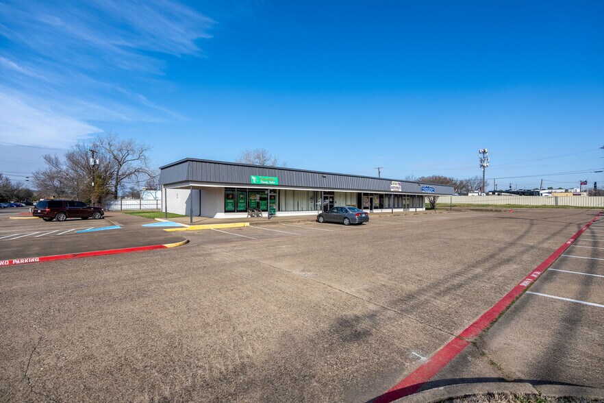 More Photos Of 2001-2011 N Britain Rd, Irving Storefront Retail Office For Sale