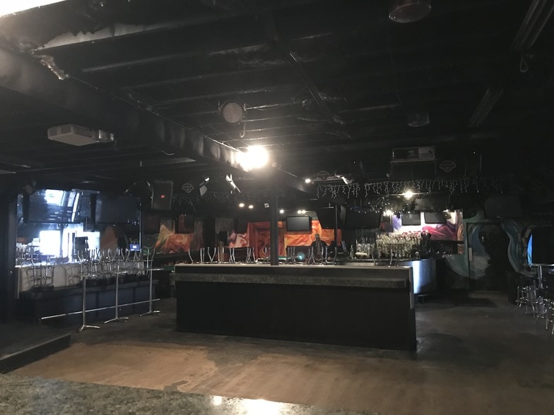More Photos Of 1815 N Main St, Royal Oak Bar For Lease