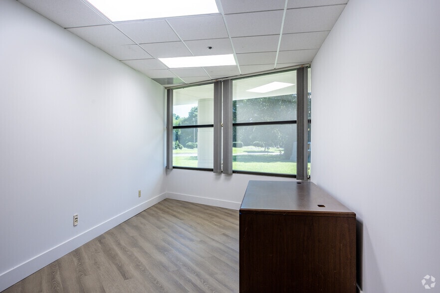 More Photos Of 1251 Arrow Pine Dr, Charlotte Unknown For Lease