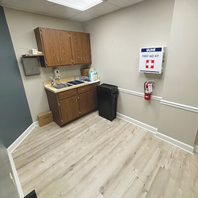 More Photos Of 6789 Ridge Rd, Parma Medical For Lease