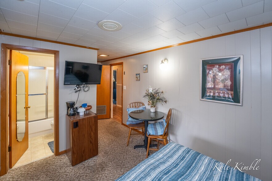 More Photos Of 104 W Houghton Lake Dr, Prudenville Hotel For Sale