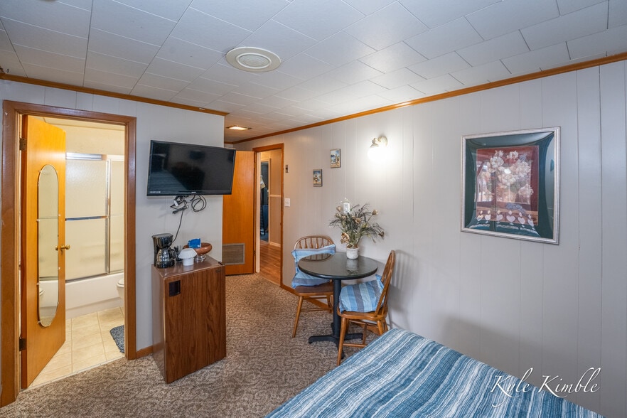 More Photos Of 104 W Houghton Lake Dr, Prudenville Hotel For Sale