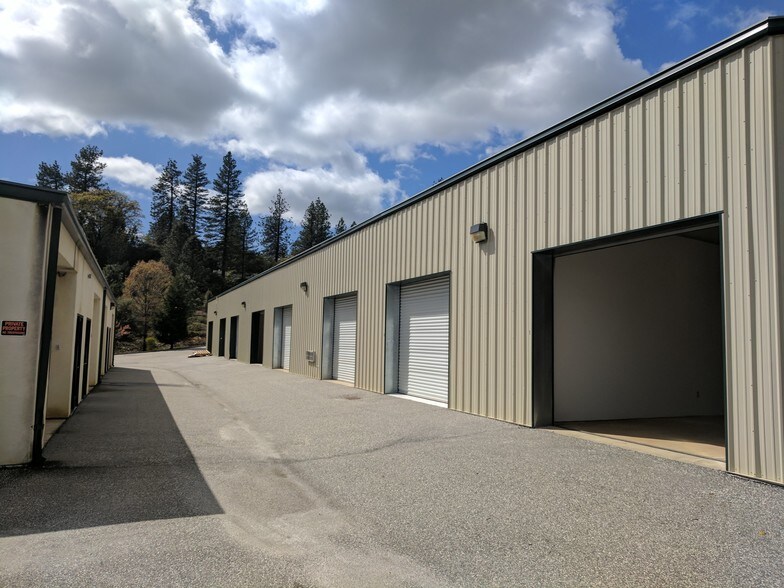 More Photos Of 158 Whitcomb Ave, Colfax Warehouse For Lease