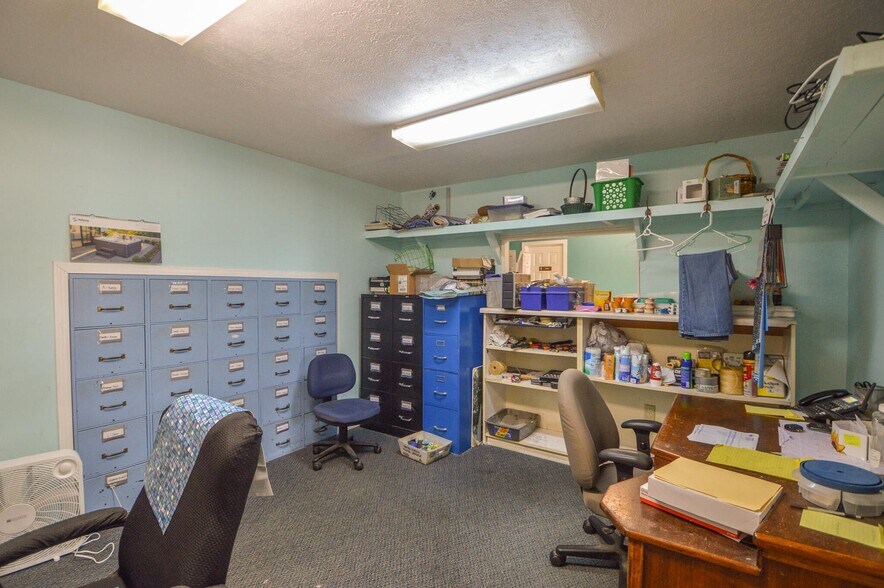 More Photos Of 415 Wilkins Wise Rd, Columbus Showroom For Sale