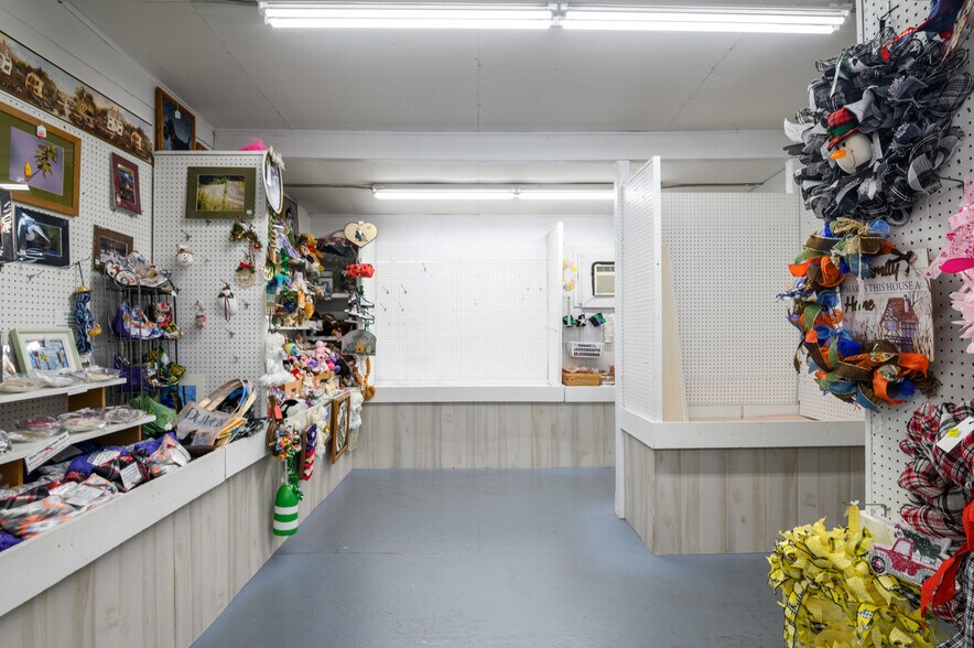 More Photos Of 34 Lafayette Rd, Hampton Falls Freestanding For Sale