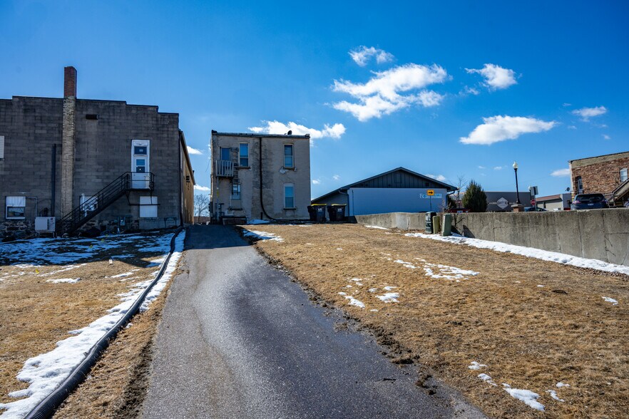 More Photos Of 207 E State St, Mauston Storefront Retail Residential For Sale