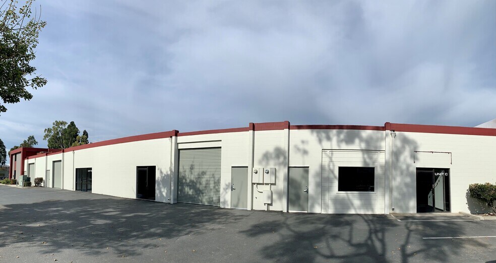 More Photos Of 20 N Aviador St, Camarillo Warehouse For Lease