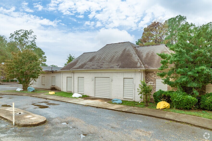 More Photos Of 2863 Getwell Rd, Memphis General Retail For Lease