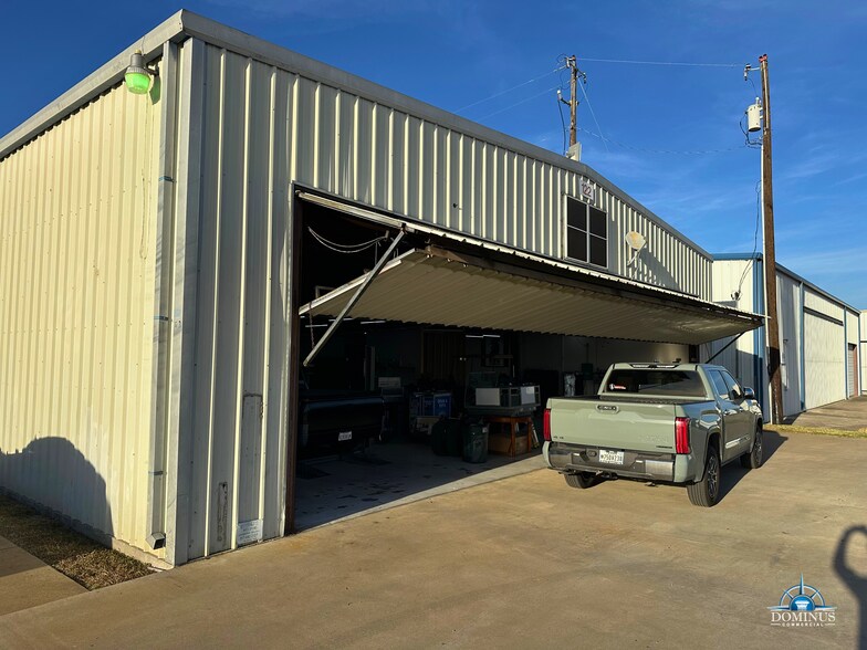 More Photos Of 122 Aviator Dr, Fort Worth Specialty For Lease