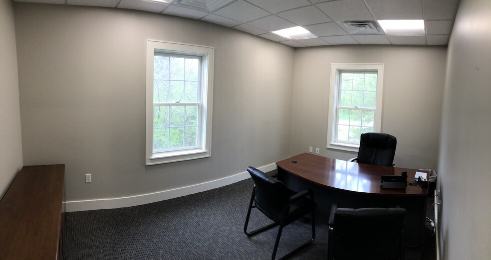 More Photos Of 19 Crossroads Ct, Delafield Office For Lease