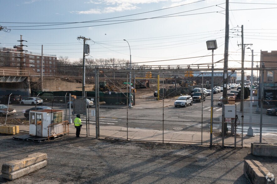 More Photos Of 15602 Liberty Ave, Jamaica Land For Lease