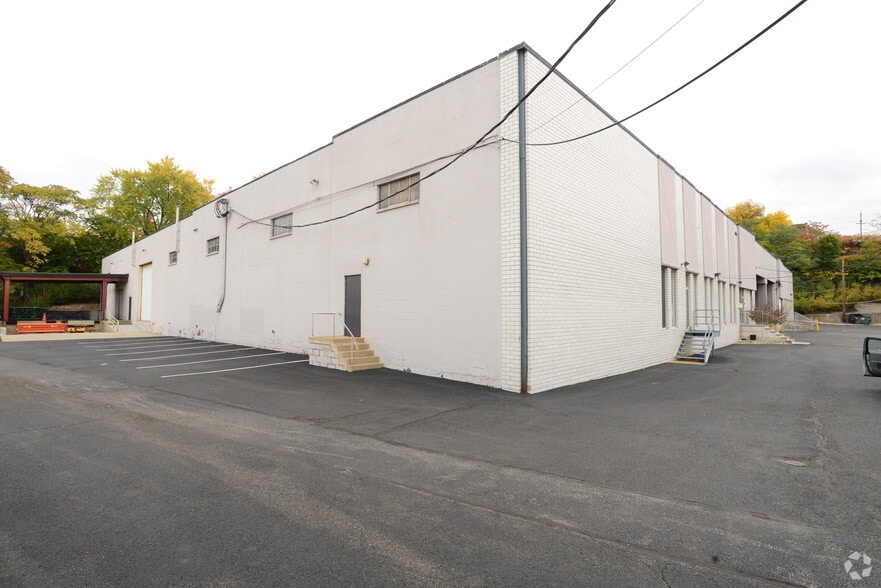 More Photos Of 585 Industrial Rd, Carlstadt Warehouse For Lease