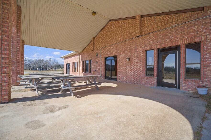 More Photos Of 7704 S Loop 1604 East, Elmendorf Office For Sale