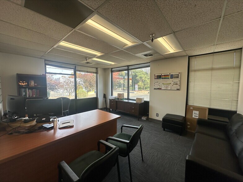 More Photos Of 8939 S 190th St, Kent Warehouse For Lease