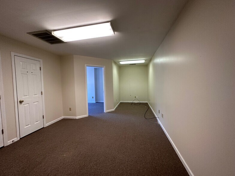 More Photos Of 125-135 Eagles Walk, Stockbridge Loft Creative Space For Lease