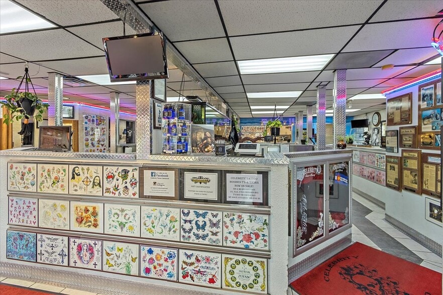 More Photos Of 11712 W Colfax Ave, Lakewood Freestanding For Lease