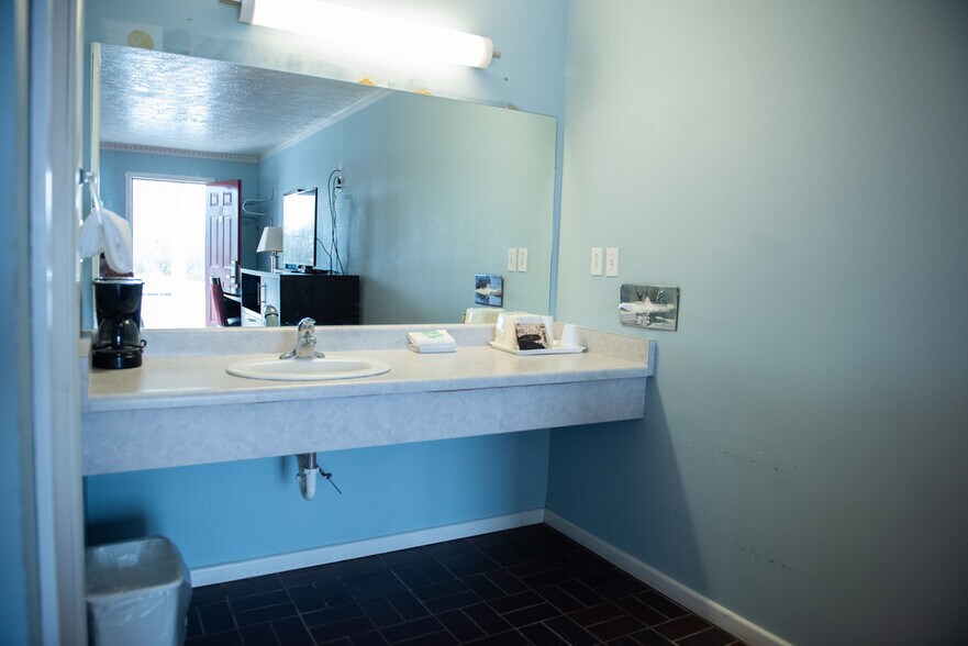 More Photos Of 360 Highway 62 E, Salem Hotel For Sale