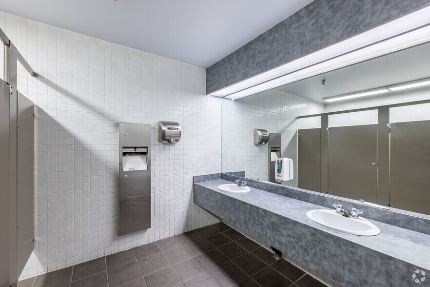 More Photos Of 5401 Temple Dr NE, Calgary Storefront Retail Office For Lease