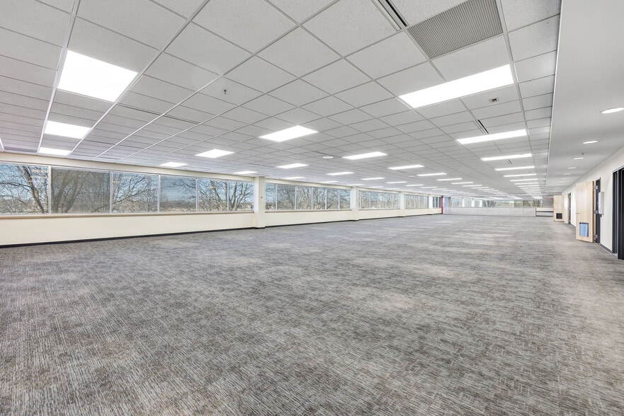 More Photos Of 3500 Packerland Dr, De Pere Office For Lease