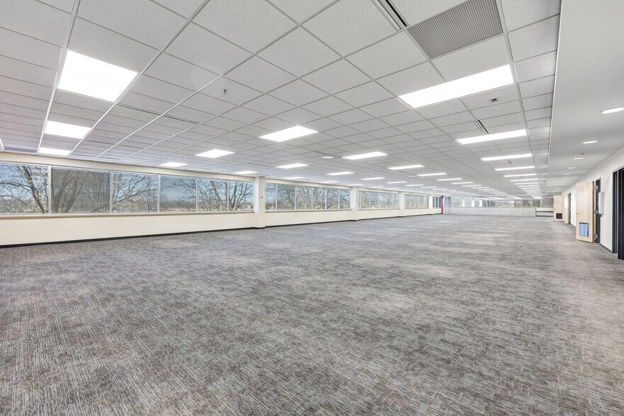 More Photos Of 3500 Packerland Dr, De Pere Office For Lease