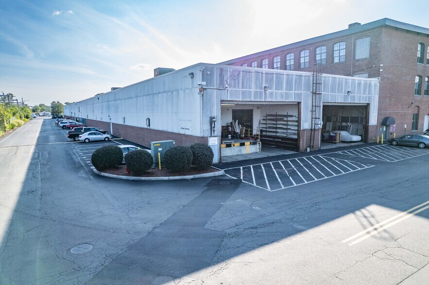 More Photos Of 1 Westinghouse Plz, Hyde Park Service For Lease