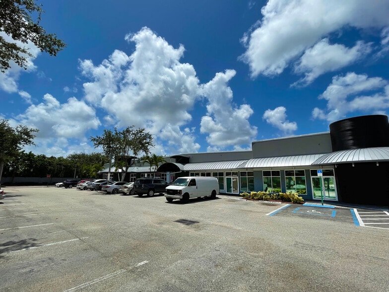 More Photos Of 7427-7451 S Military Trl, Lake Worth Unknown For Lease