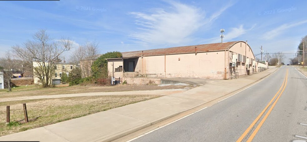 More Photos Of 482 Chattahoochee St, Cornelia Warehouse For Lease