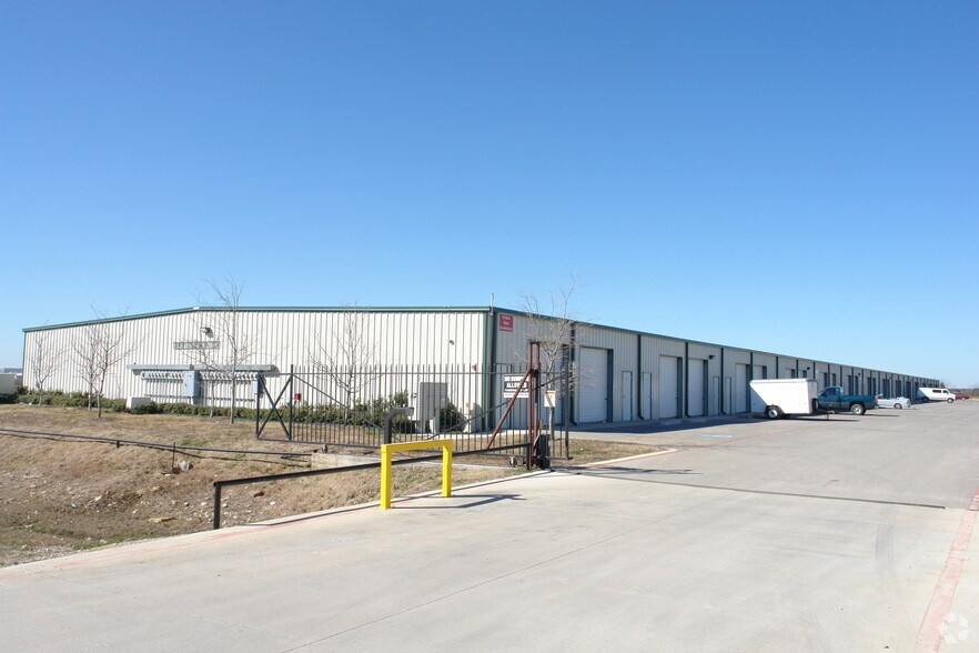 More Photos Of 10027 Harmon Rd, Fort Worth Unknown For Lease