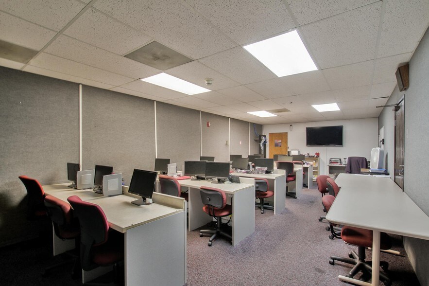 More Photos Of 7370 E 37th St, Wichita Flex For Lease