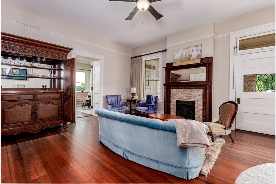 More Photos Of 950 E Grayson St, San Antonio Lodge Meeting Hall For Sale