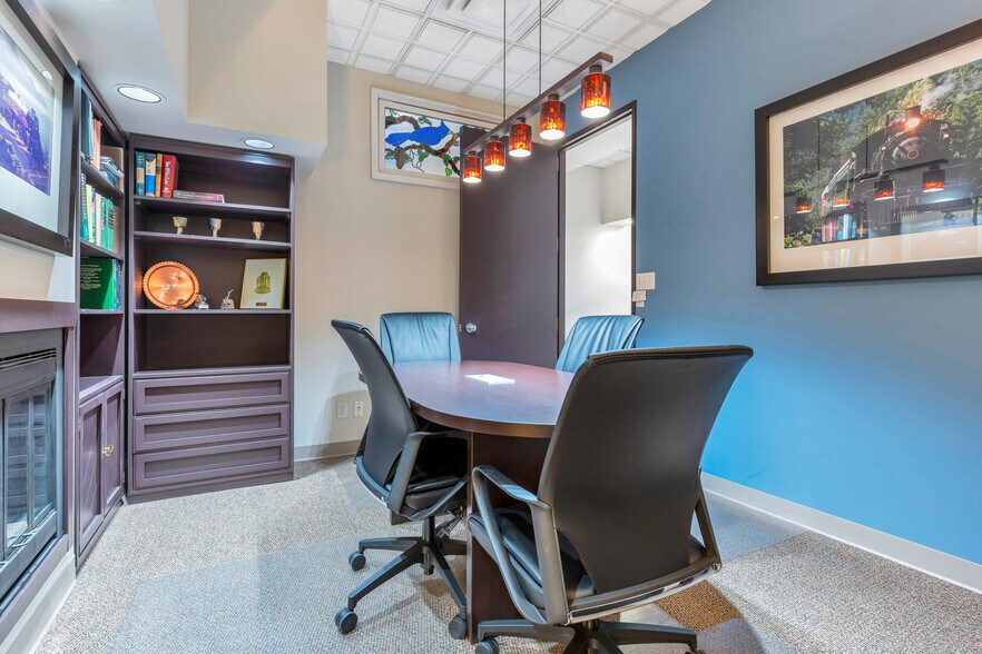 More Photos Of 1120 Westwood St, Coquitlam Office For Sale