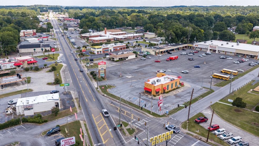 More Photos Of 302 N Main St, Cedartown Freestanding For Lease