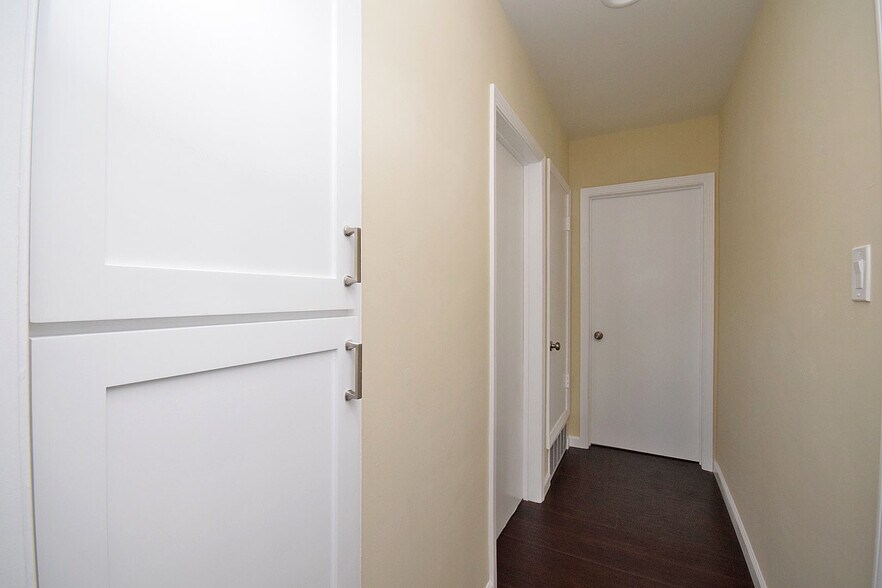 More Photos Of 725 W Gardena Blvd, Gardena Auto Repair For Sale