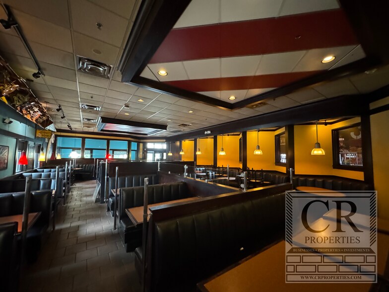 More Photos Of 23 Crystal Run Xing, Middletown Restaurant For Lease