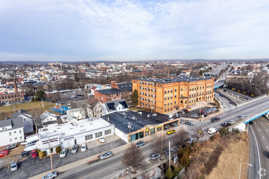 More Photos Of 105 Blackstone Ave, Pawtucket Storefront For Lease