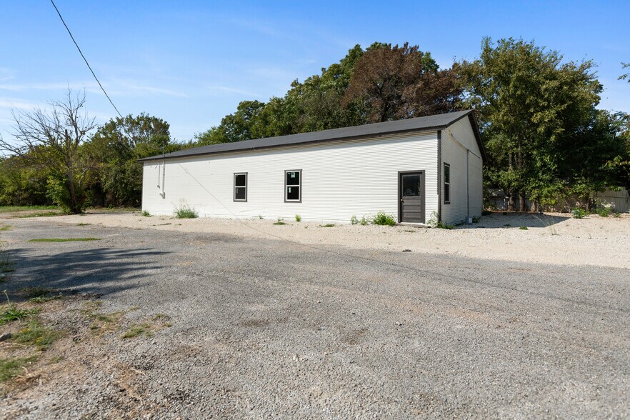 Primary Photo Of 816 E Main St, Whitesboro Warehouse For Lease