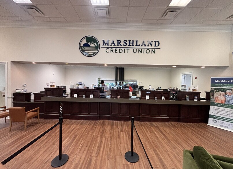 More Photos Of 227 Gateway Center Blvd, Brunswick Bank For Lease