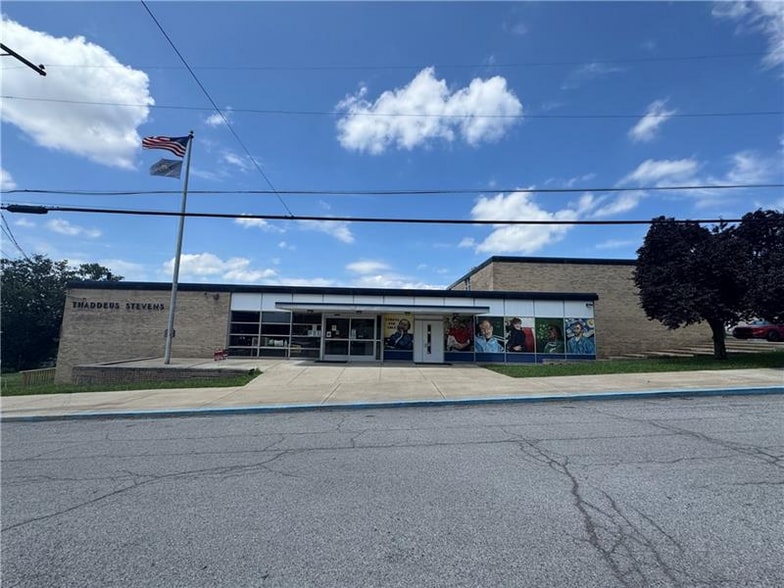 Primary Photo Of 831 Harrison St, New Castle Flex For Sale