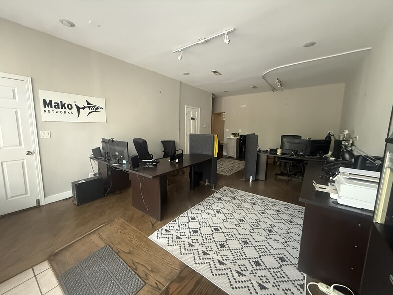 More Photos Of 836 N Damen Ave, Chicago Storefront Retail Residential For Lease