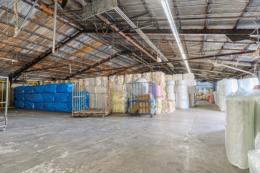 More Photos Of 830 59th St, Los Angeles Manufacturing For Lease