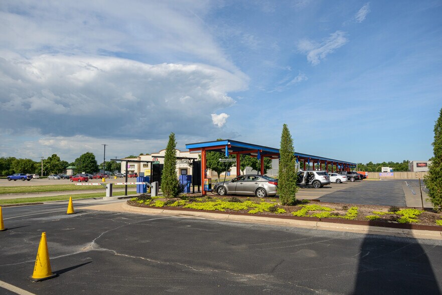 More Photos Of 3801 N MacArthur Blvd, Warr Acres Carwash For Sale