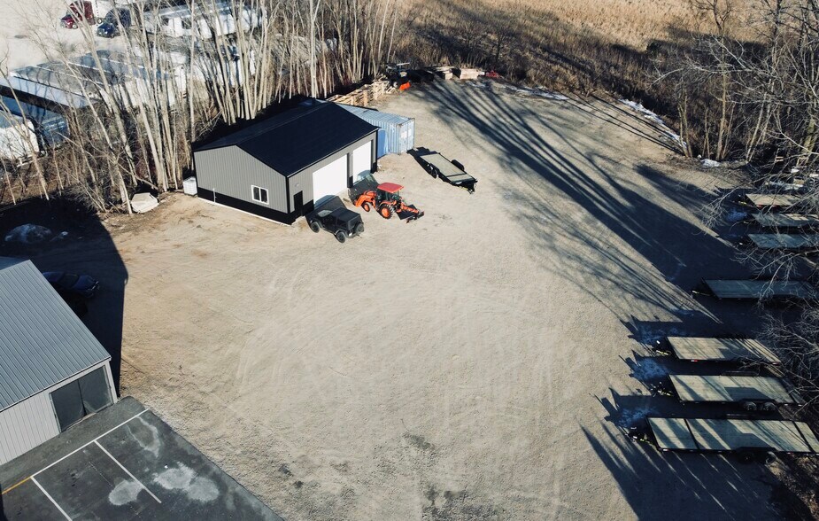 More Photos Of 1186 N Shawano St, New London General Retail For Lease
