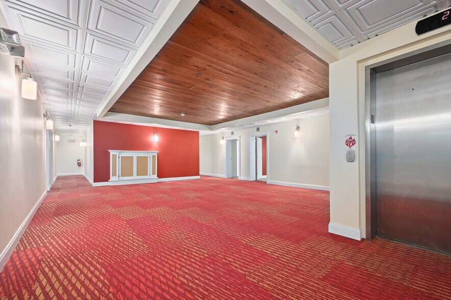 More Photos Of 56 Main St, Stamford Hotel For Sale