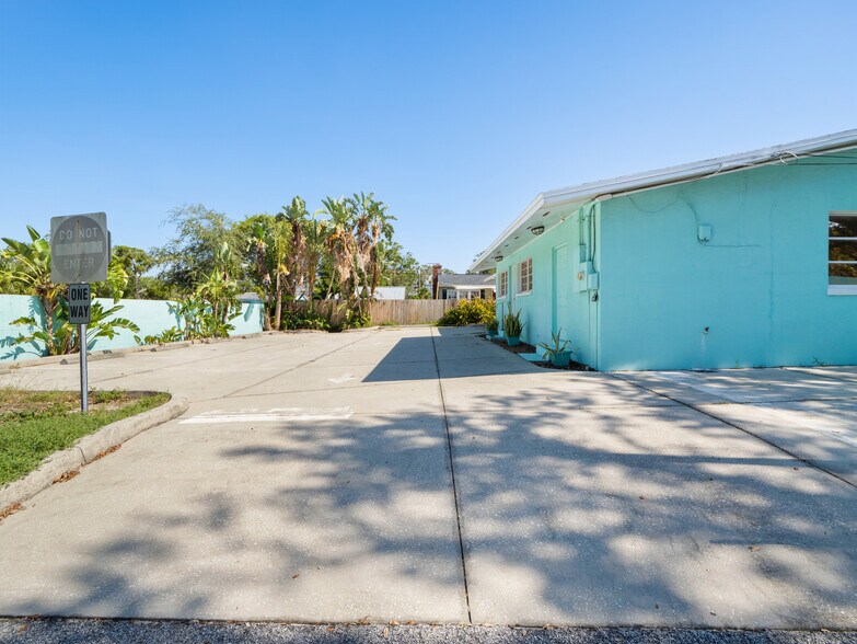 More Photos Of 1109 Seminole Dr, Rockledge Medical For Lease