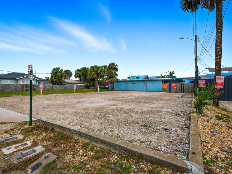 More Photos Of 415 Flagler Ave, New Smyrna Beach Storefront For Sale