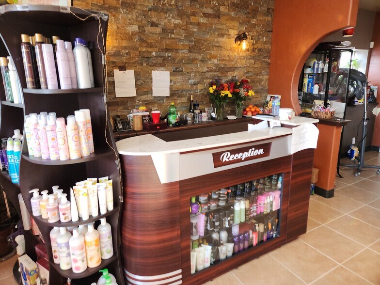 More Photos Of 1304 Ocean Beach Hwy, Longview Storefront Retail Office For Sale