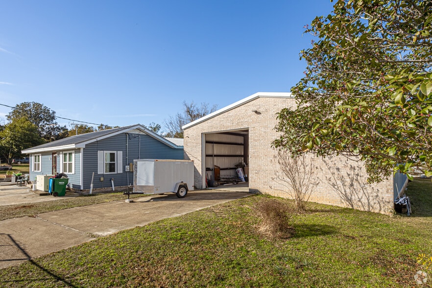 More Photos Of 2713 & 2717 15th Ave, Gulfport Light Distribution For Sale