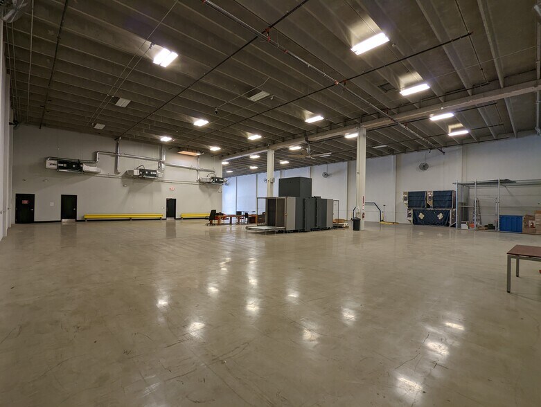 More Photos Of 7045 NW 46th St, Miami Warehouse For Lease